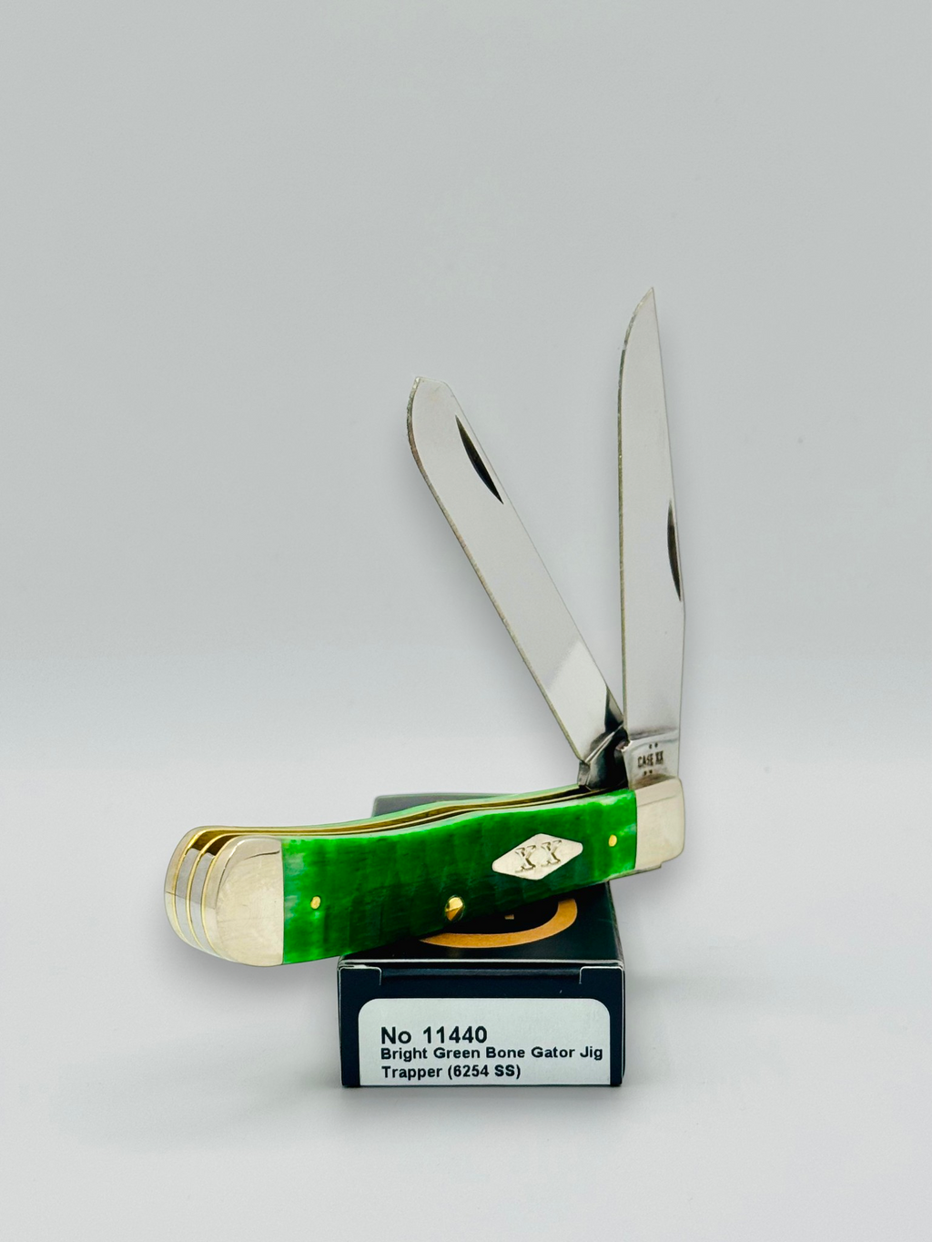 Case XX 11440 Bright Green Bone Gator Jig Trapper — blade detail on Case box