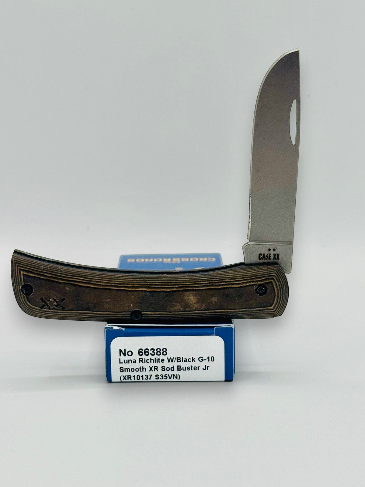 Case XX 66388 Crossroads Black Tan Richlite Sod Buster Jr — open on Case retail box