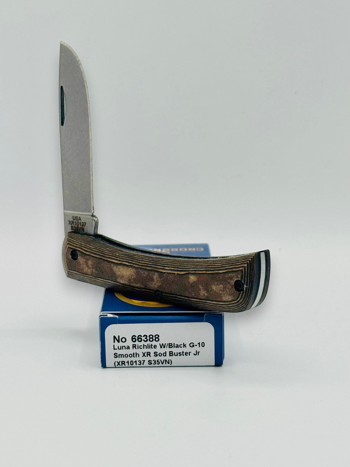 Case XX 66388 Crossroads Black Tan Richlite Sod Buster Jr — handle and shield detail