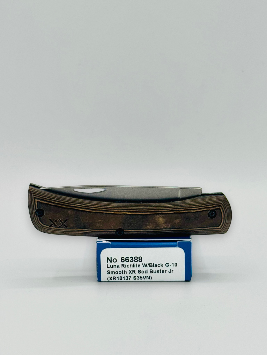 Case XX 66388 Crossroads Black Tan Richlite Sod Buster Jr — profile on Case packaging