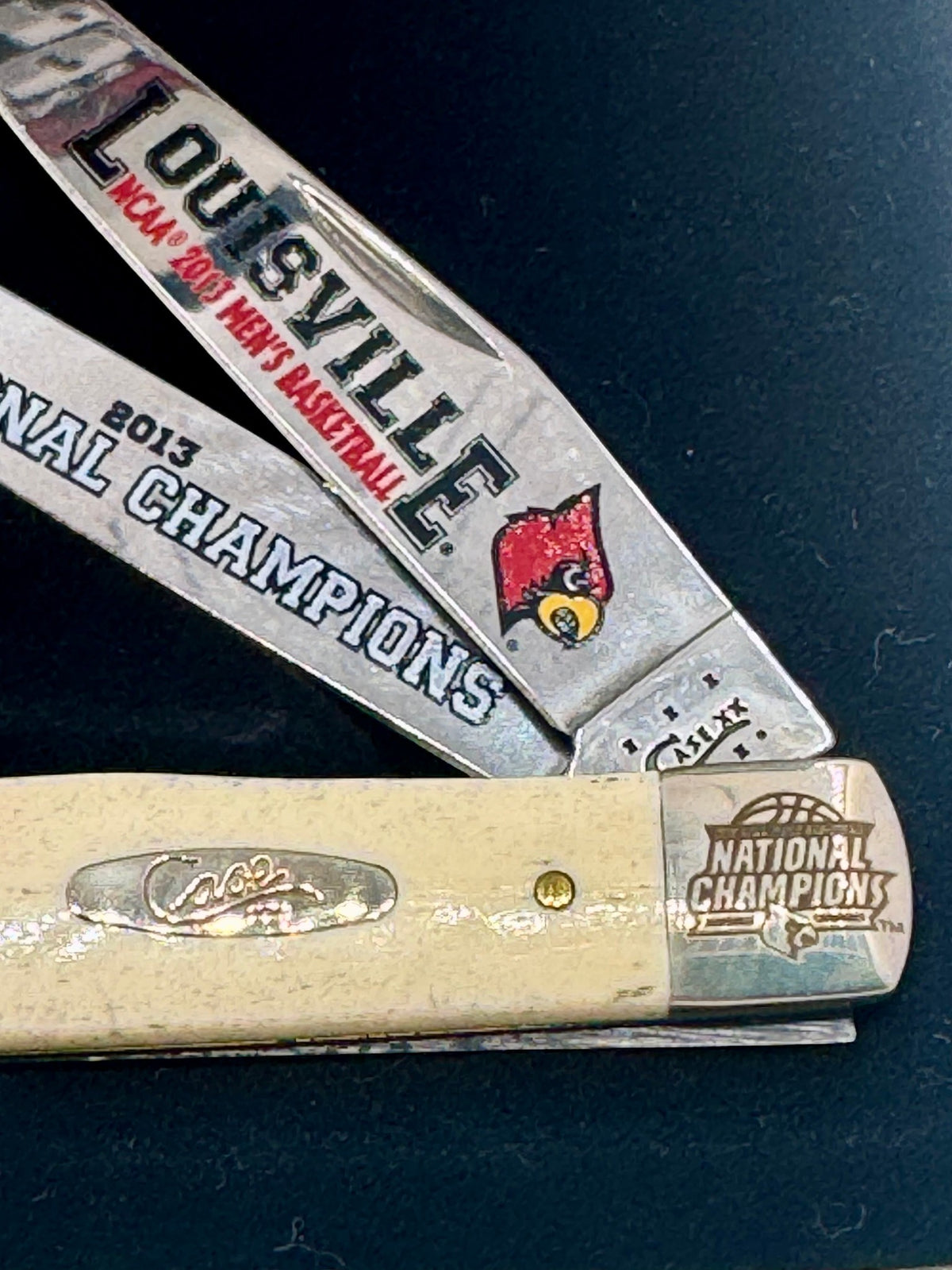 Case XX UofL 2013 Champs Bone Trapper — angled open view