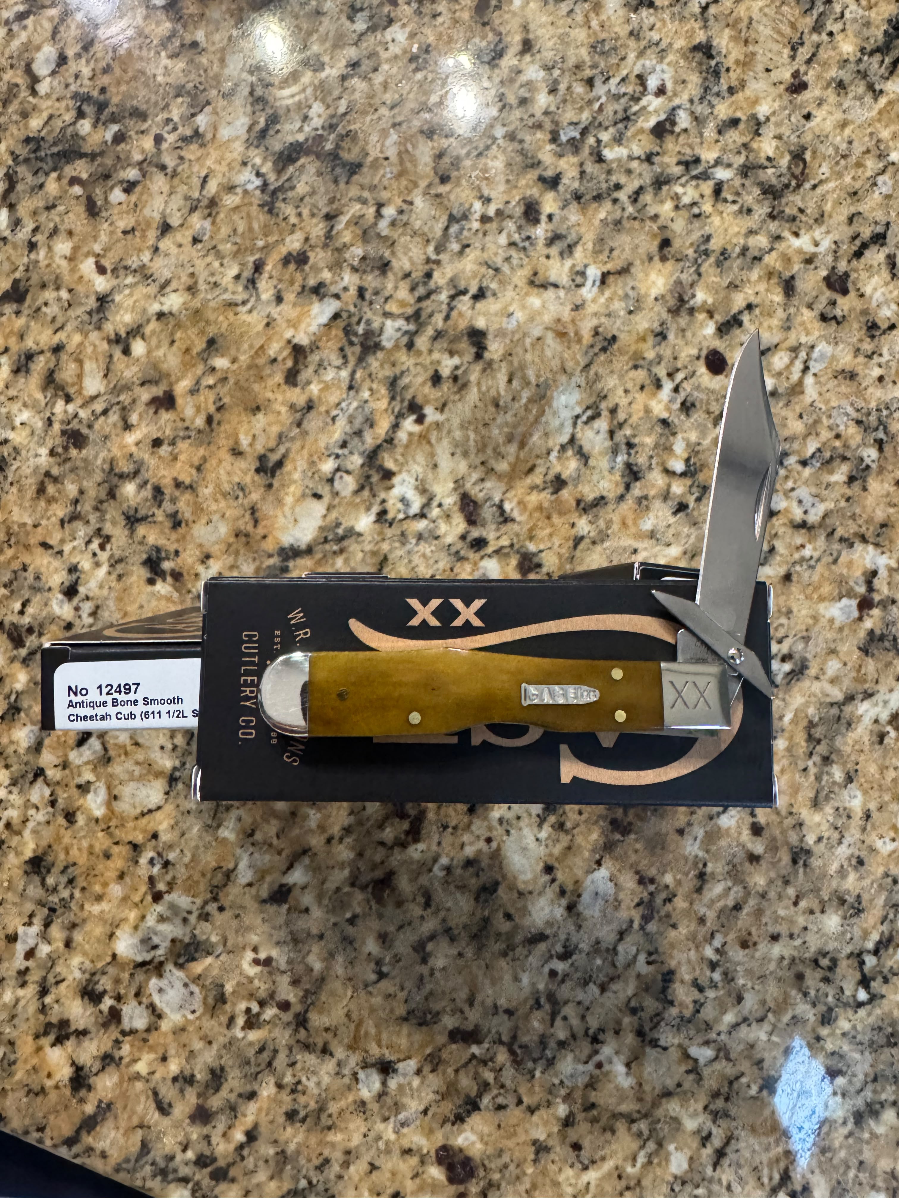 Case XX Smooth Antique Bone Cheetah Cub – No. 12497 (SFO)