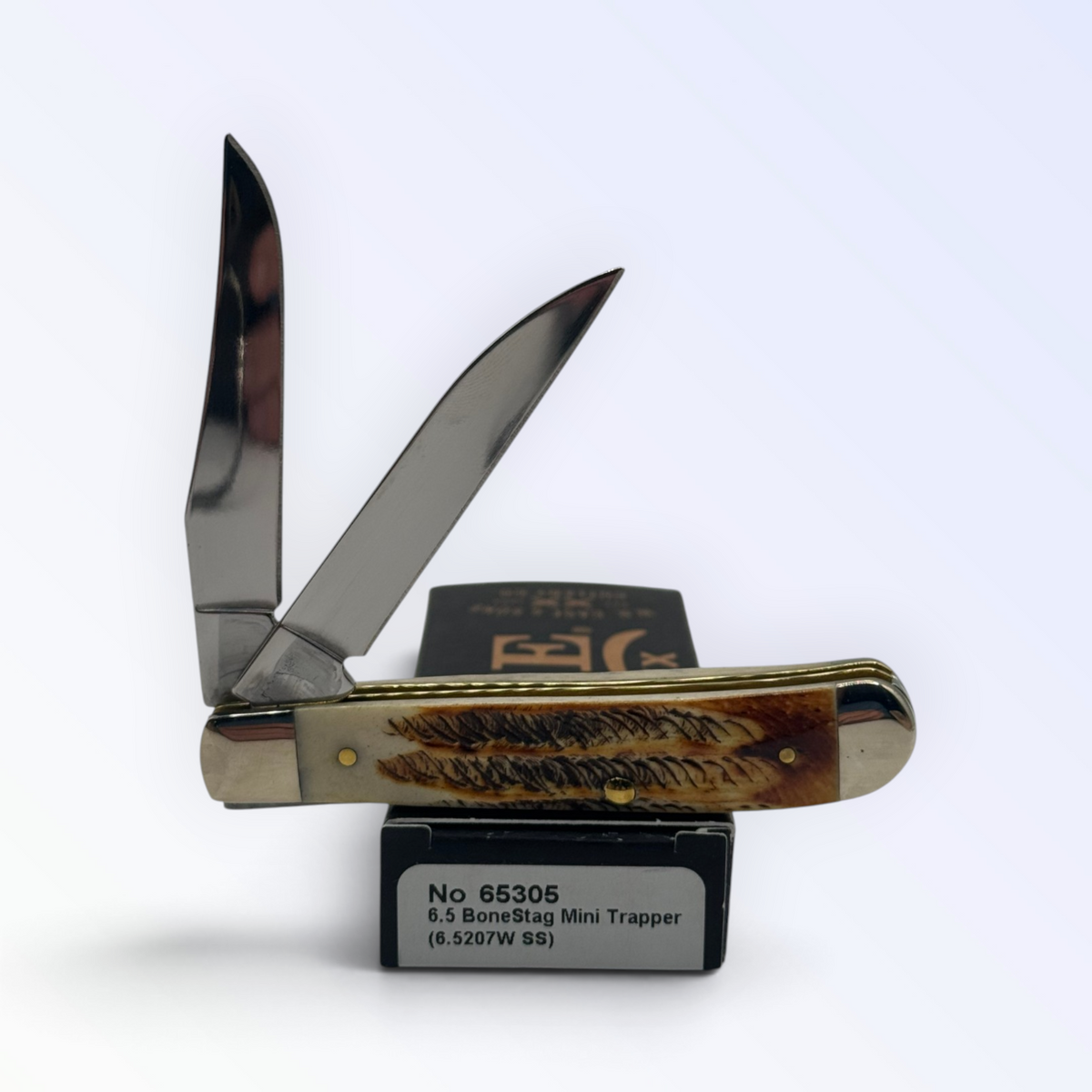 – 6.5 BoneStag Mini Trapper by Case XX (65305), close view of handle texture with blades open on box