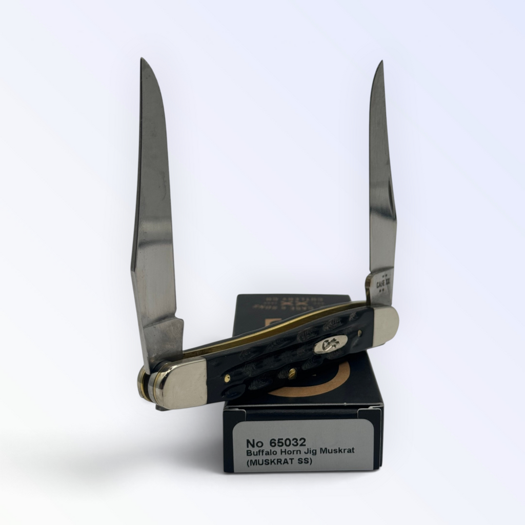 Case XX – Buffalo Horn Jig Muskrat, SKU 65032 — closed profile on the Case XX box