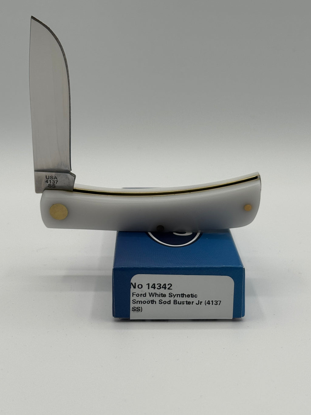 Ford Sod Buster Jr White The Universal Car by Case XX (14342), close view of handle texture with blades open on box
