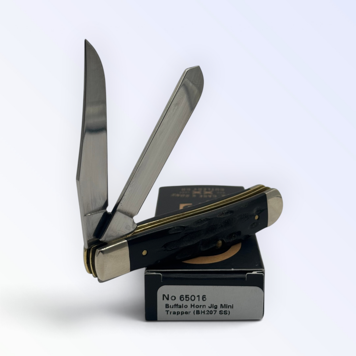 Case XX Jigged Genuine Buffalo Horn Mini Trapper (65016) — pocket-knife studio shot on retail box