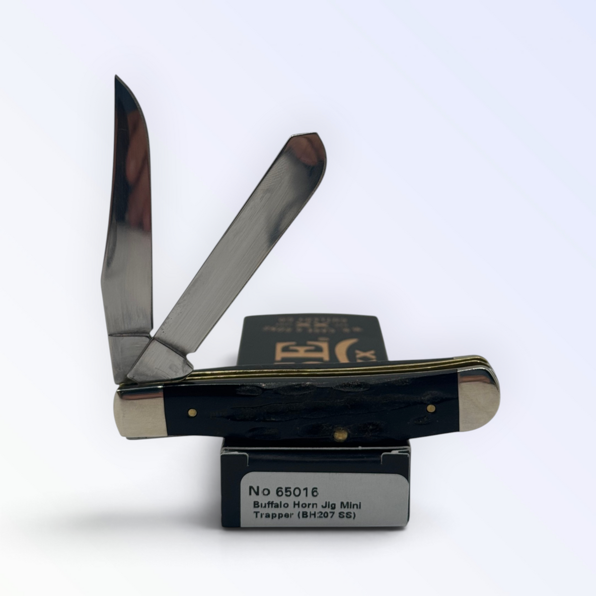 Jigged Genuine Buffalo Horn Mini Trapper by Case XX (65016), close view of handle texture with blades open on box